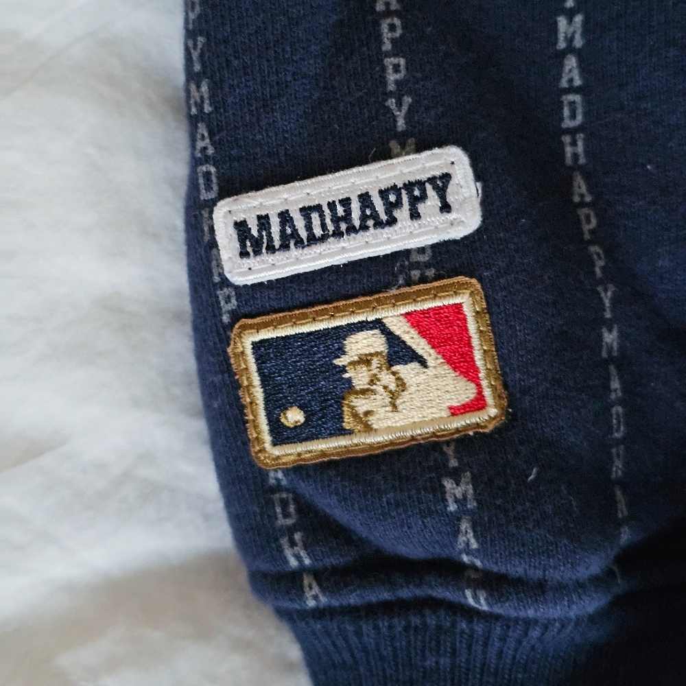 New MADHAPPY New York Yankees Crewneck Sweatshirt - XS - Picture 6 of 7